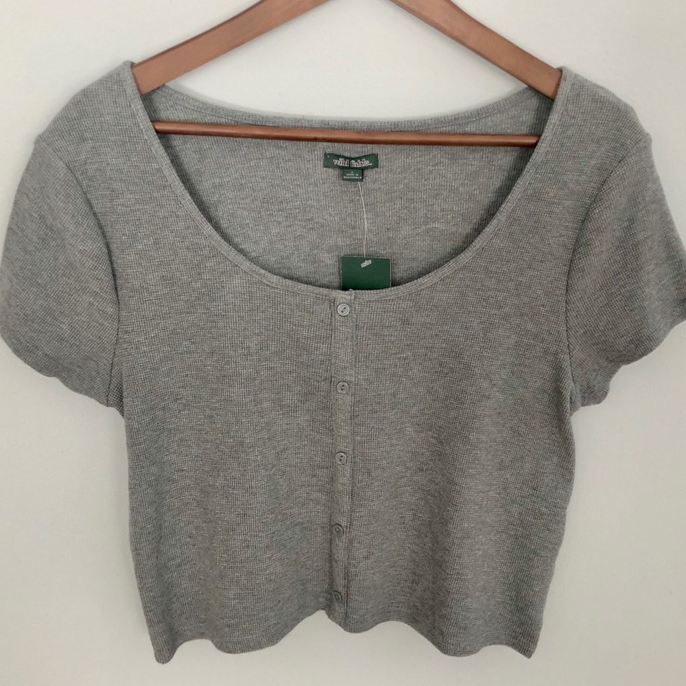 button crop top